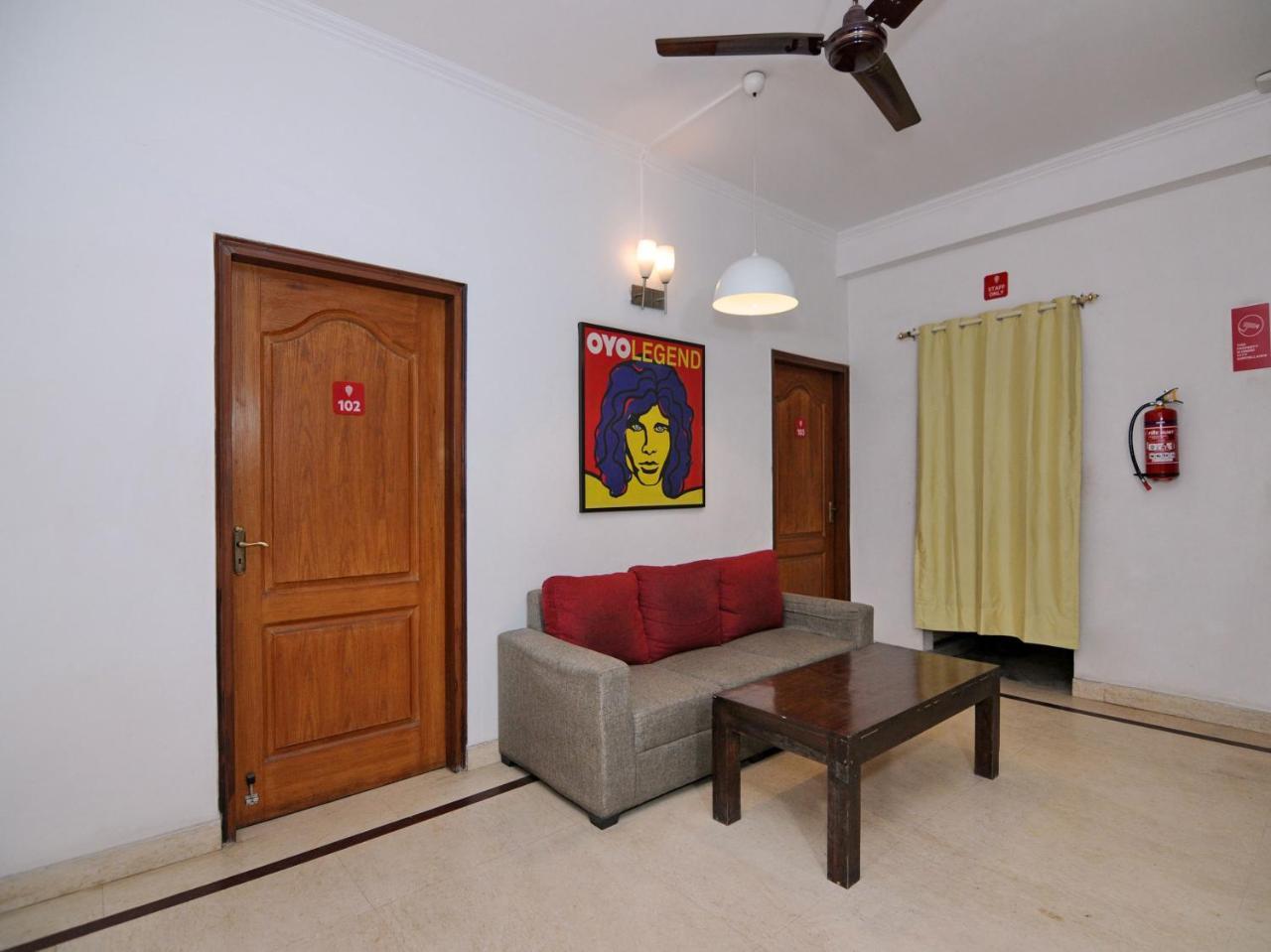 Oyo Flagship 592 Hauz Khas Village 뉴델리 외부 사진