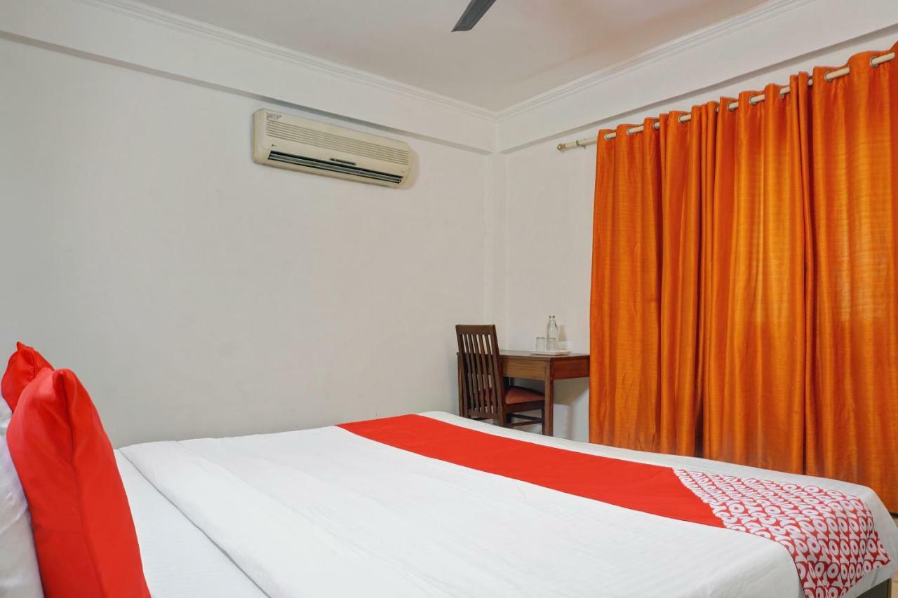 Oyo Flagship 592 Hauz Khas Village 뉴델리 외부 사진